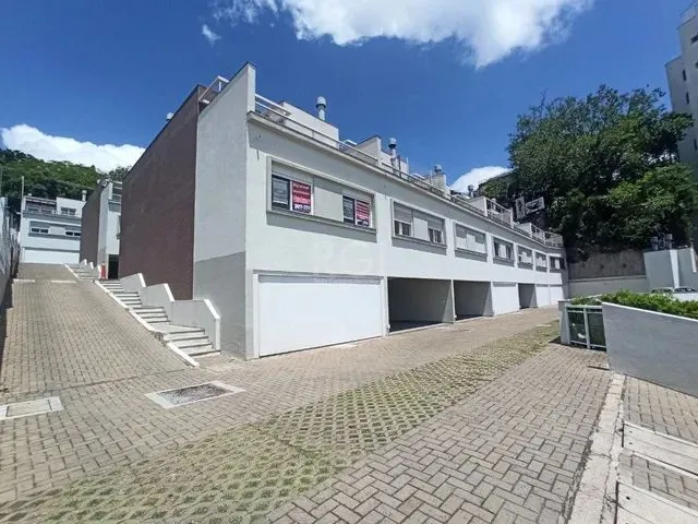 Imagem: A casa em condomínio possui 3 Dormitórios, 2 Suítes, 4