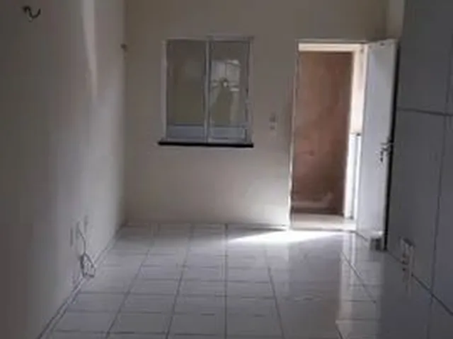 Imagem 9: Casa com 2 Dormitórios para Alugar por R$ 650/Mês - Guajiru - Fortaleza/Ce