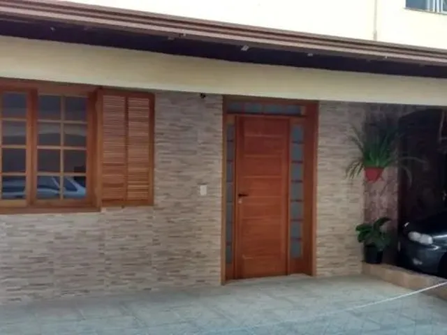 Imagem 1: Casa com Três Quartos, Sala, Cozinha, Banheiro, Dce, Área de Tanque, Uma Vaga para Carro