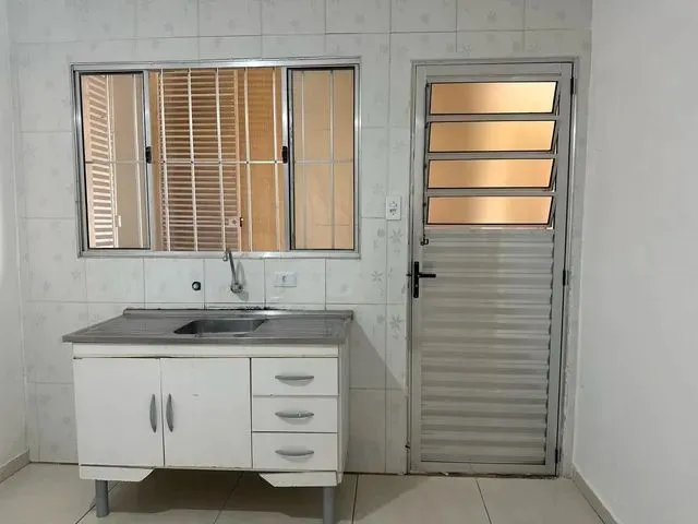 Imagem: Aluga-Se Casa de 2 Cômodos Recém Reformada