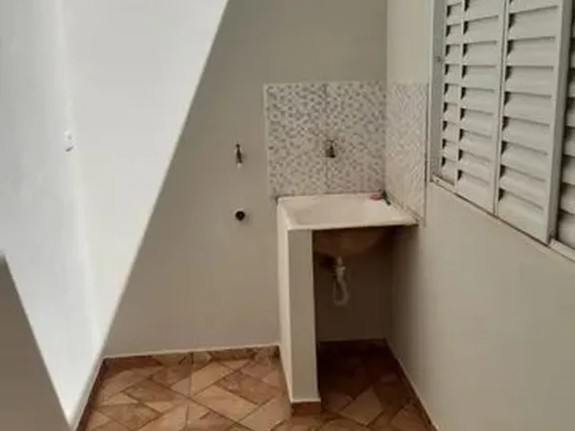 Imagem 7: Casa 2 Quartos. e Etc. Bairro Moreninhas. (Nova Jerusalém). com Garagem e Varanda
