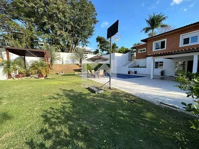 Imagem: Casa com 05 Quartos Disponível para Locação
