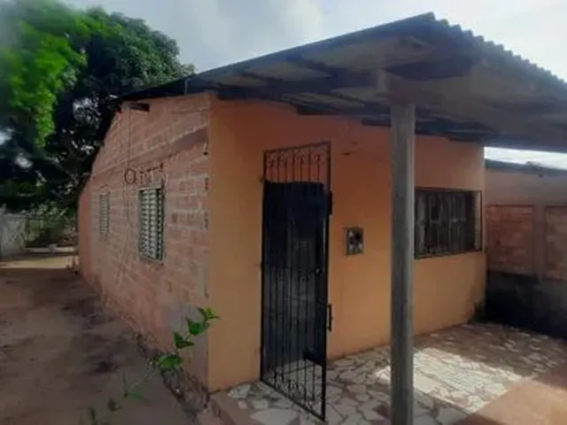 Imagem: Casa de Esquina em Rua Asfaltada