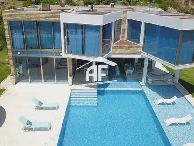 Imagem: Casa de Alto Padrão com Vista para o Mar