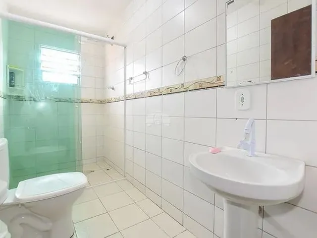 Imagem 9: Sobrado para Venda Tem 230 Metros Quadrados com 5 Quartos em Uberaba - Curitiba - Pr