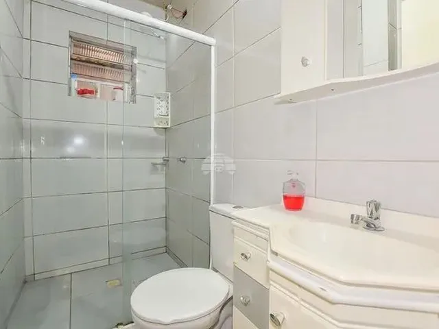 Imagem 3: Sobrado para Venda Tem 230 Metros Quadrados com 5 Quartos em Uberaba - Curitiba - Pr