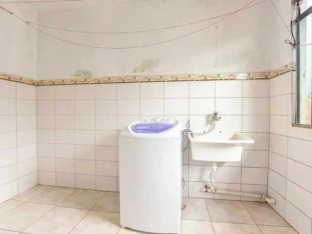 Imagem 2: Sobrado para Venda Tem 230 Metros Quadrados com 5 Quartos em Uberaba - Curitiba - Pr