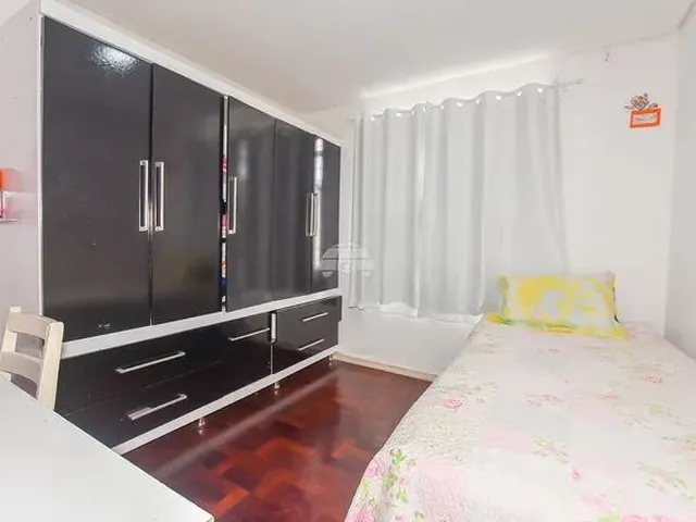 Imagem 6: Sobrado para Venda Tem 230 Metros Quadrados com 5 Quartos em Uberaba - Curitiba - Pr
