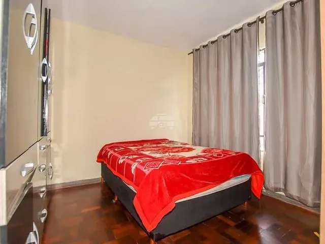 Imagem 10: Sobrado para Venda Tem 230 Metros Quadrados com 5 Quartos em Uberaba - Curitiba - Pr