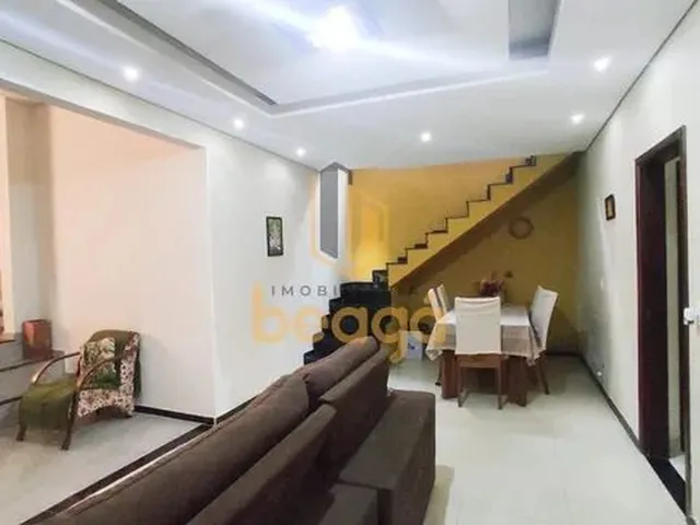 Imagem 1: Casa com 5 Dormitórios À Venda em Contagem