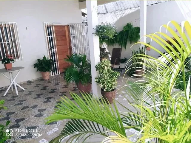 Imagem: A casa possui 4 Dormitórios, 4 Suítes, 4 Banheiros, 2