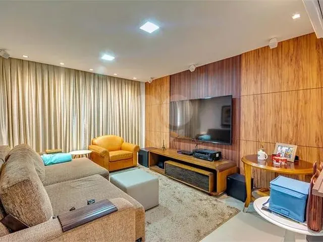 Imagem: Casa em Condomínio de Alto Padrão, nas