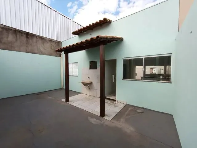 Imagem 1: Casa para Aluguel Possui 80 M2 com 02 Quartos no Bairro Luizote de Freitas - Uberlândia