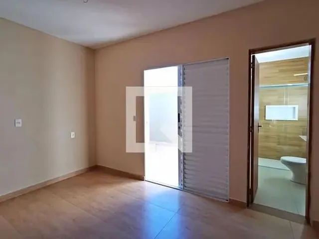 Imagem: A casa possui 2 Dormitórios, 2 Banheiros, 1 Vaga na