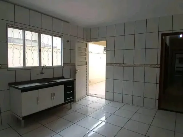 Imagem: A casa possui 2 Dormitórios, 1 Banheiro, 1 Vaga na