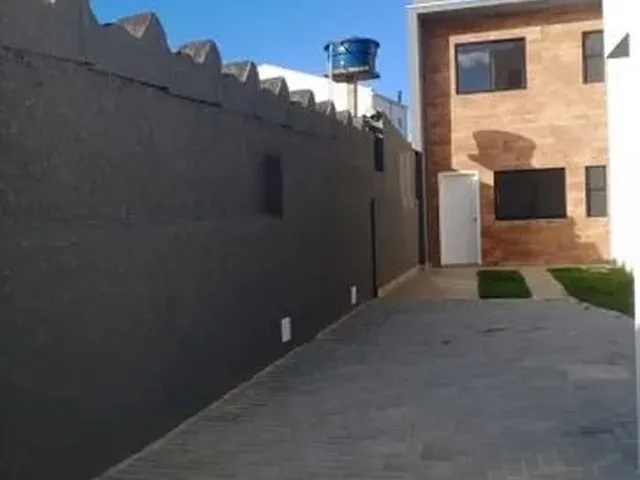 Imagem: Vendo Sobrado Novo 3Q/1S - Bairro Uberaba-Curitiba