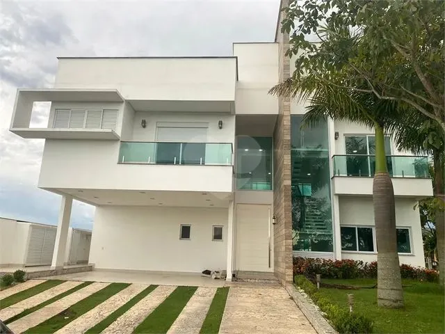Imagem: A casa em condomínio possui 4 Dormitórios, 4 Suítes, 5