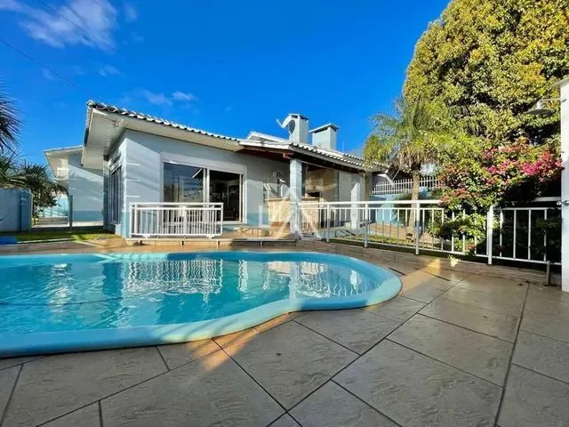 Imagem 1: Casa com Piscina e Suíte com Closet | Próximo Ao Shopping Passo Fundo