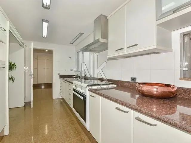 Imagem 8: Apartamento Amplo no Batel, 240M², 3 Suítes e 3 Vagas de Garagem, Amplo e Iluminado