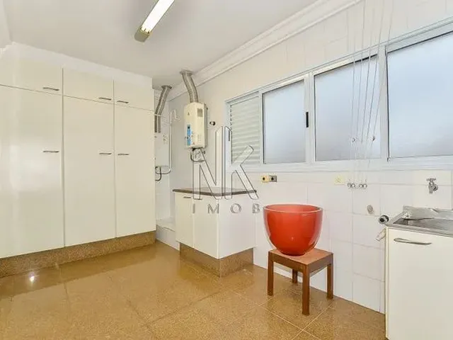 Imagem 2: Apartamento Amplo no Batel, 240M², 3 Suítes e 3 Vagas de Garagem, Amplo e Iluminado