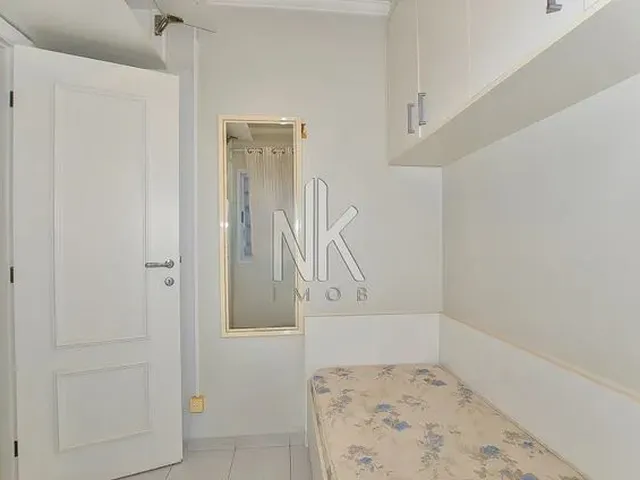Imagem 12: Apartamento Amplo no Batel, 240M², 3 Suítes e 3 Vagas de Garagem, Amplo e Iluminado