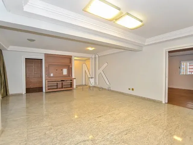 Imagem 14: Apartamento Amplo no Batel, 240M², 3 Suítes e 3 Vagas de Garagem, Amplo e Iluminado
