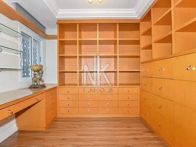 Imagem 5: Apartamento Amplo no Batel, 240M², 3 Suítes e 3 Vagas de Garagem, Amplo e Iluminado