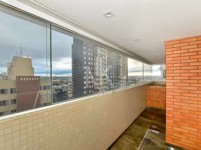 Imagem 10: Apartamento Amplo no Batel, 240M², 3 Suítes e 3 Vagas de Garagem, Amplo e Iluminado