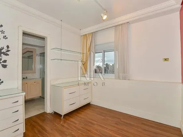 Imagem 15: Apartamento Amplo no Batel, 240M², 3 Suítes e 3 Vagas de Garagem, Amplo e Iluminado