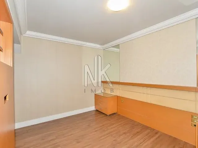 Imagem 16: Apartamento Amplo no Batel, 240M², 3 Suítes e 3 Vagas de Garagem, Amplo e Iluminado
