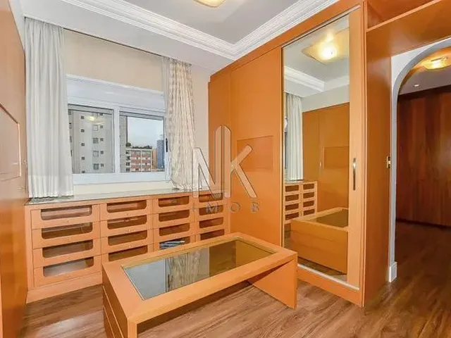 Imagem 6: Apartamento Amplo no Batel, 240M², 3 Suítes e 3 Vagas de Garagem, Amplo e Iluminado