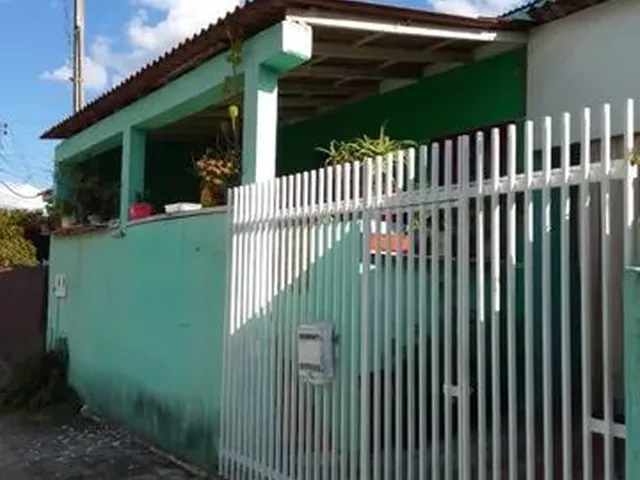 Imagem: Casa com 8 Peças e 4 Banheiros no Pilarzinho