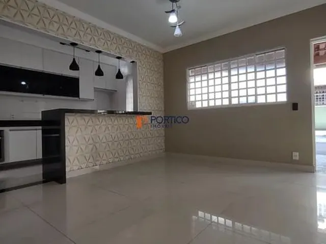 Imagem: Bela Casa de Condomínio, Localizada no