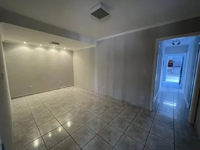 Imagem 5: Casa com 3 Salas Comerciais. Av. do Parque Cuiabá