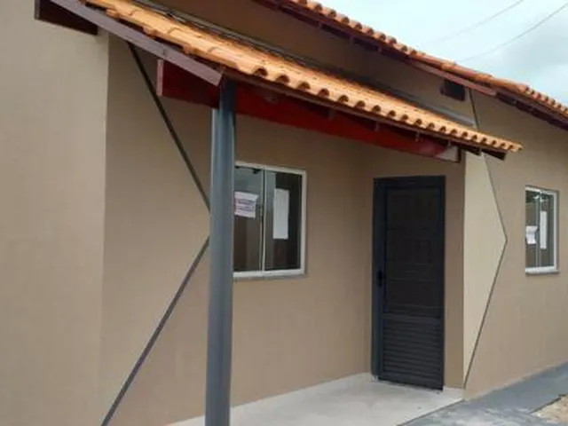 Imagem: A casa possui 2 Dormitórios, 1 Banheiro, 2 Vagas na