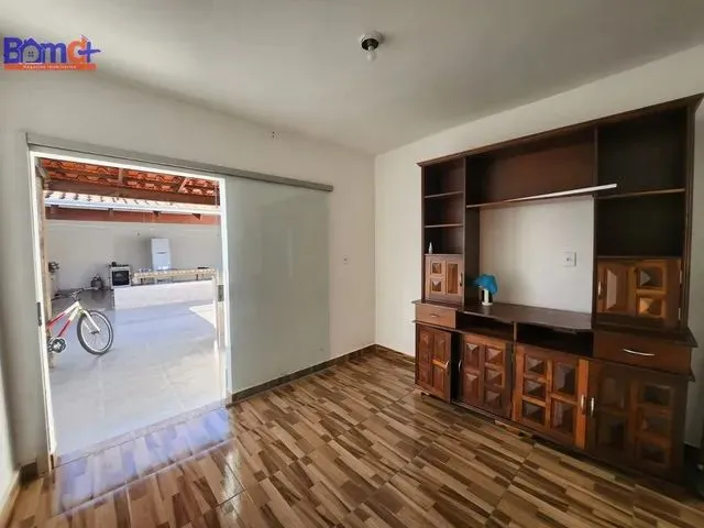 Imagem 5: Vendo Excelente Imóvel com 2Suítes no Bairro Tocantins, na Cidade de Uberlândia