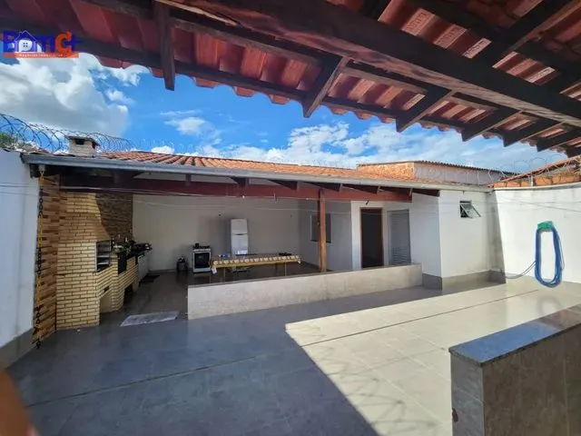 Imagem 8: Vendo Excelente Imóvel com 2Suítes no Bairro Tocantins, na Cidade de Uberlândia