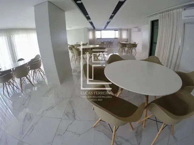 Imagem 7: Apartamento Nascente com 2 Quartos (1 Suíte) na Ponta Verde