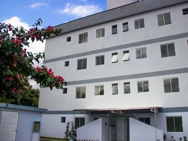Imagem: O apartamento possui 2 Dormitórios, 1 Banheiro, Acomodam 3