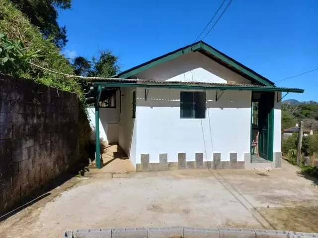 Imagem: A casa possui 1 Dormitório, 1 Banheiro e está localizado