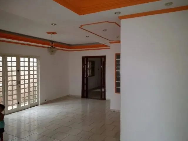 Imagem: Casa com 3 Quartos Abaixo da Av Bandeirantes