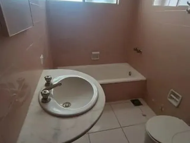 Imagem 11: Apartamento com 4 Quartos para Alugar por R$ 2600.00, 180.00 M2 - Centro - Curitiba/Pr