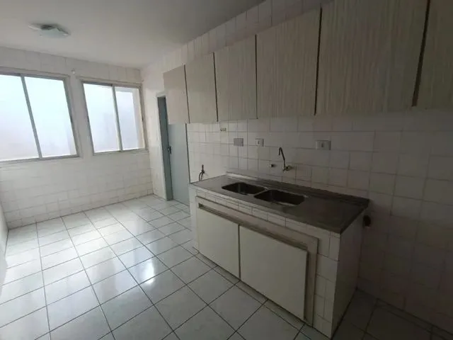 Imagem 12: Apartamento com 4 Quartos para Alugar por R$ 2600.00, 180.00 M2 - Centro - Curitiba/Pr
