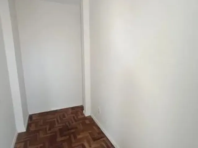 Imagem 15: Apartamento com 4 Quartos para Alugar por R$ 2600.00, 180.00 M2 - Centro - Curitiba/Pr