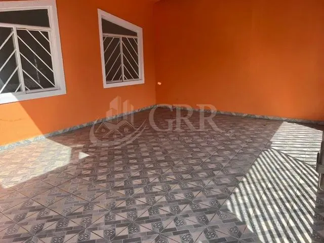 Imagem: A casa possui 3 Dormitórios, 1 Suíte, 1 Banheiro, 2 Vagas