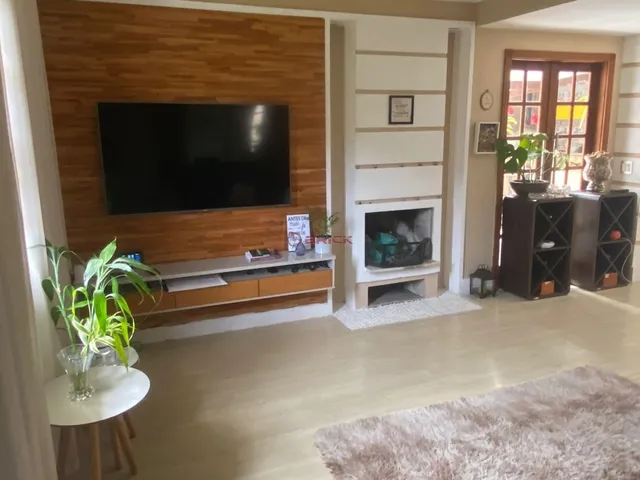 Imagem: Casa com 3 Suítes Dentro de Condomínio