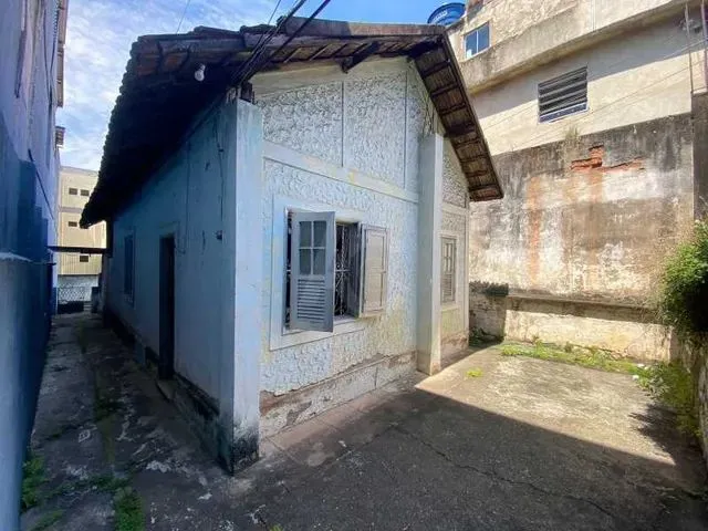 Imagem: Terreno com Duas Casas