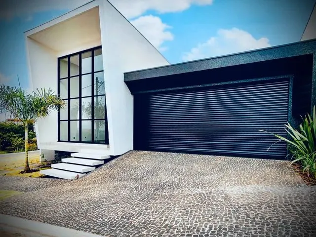 Imagem: A casa possui 4 Dormitórios, 4 Suítes, 5 Banheiros, 5