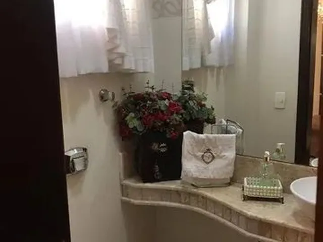 Imagem 12: Casa com Piscina Mobiliada e Equipada com 1 Suíte e 3 Dormitórios no Bairro Cordeiros