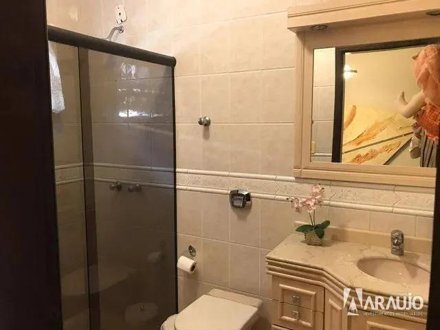 Imagem 15: Casa com Piscina Mobiliada e Equipada com 1 Suíte e 3 Dormitórios no Bairro Cordeiros